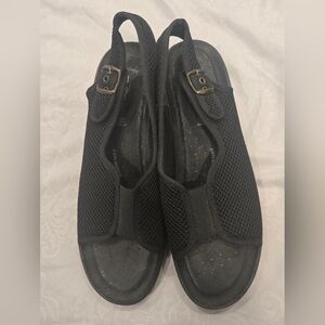 Black‎ Sporty Sandals with Breathable Mesh